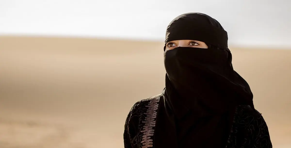 سعودية تثير جدل وتعاطف النشطاء بالبحث عن والدتها منذ 20 عاماً 