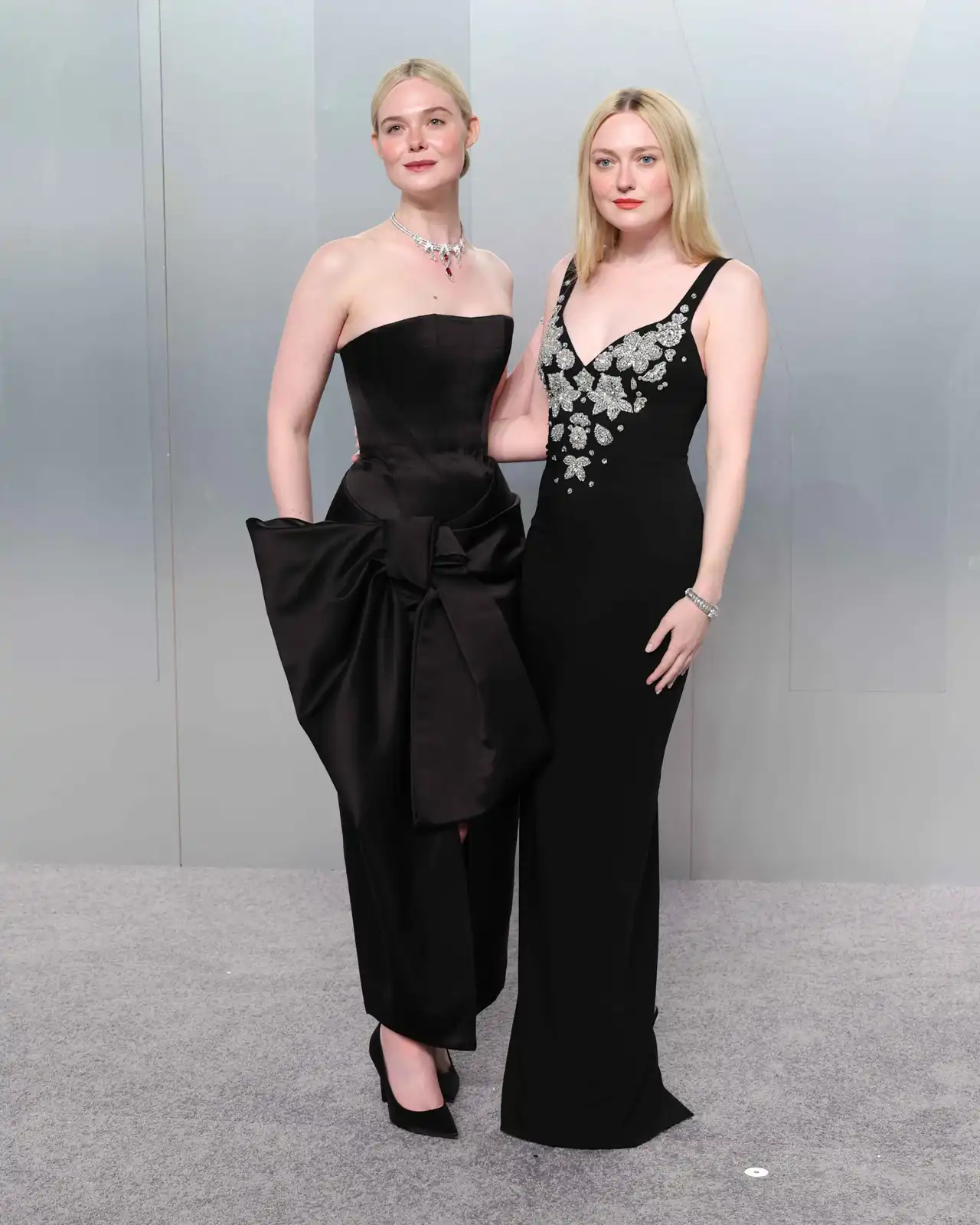 Elle Fanning  و Dakota Fanning
