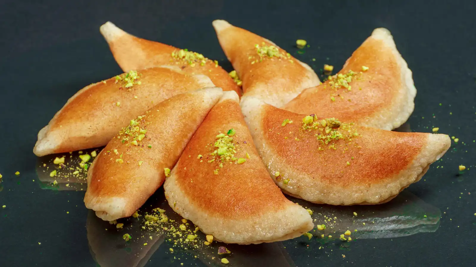 طريقة عمل قطايف بالفستق بشكل مثالي