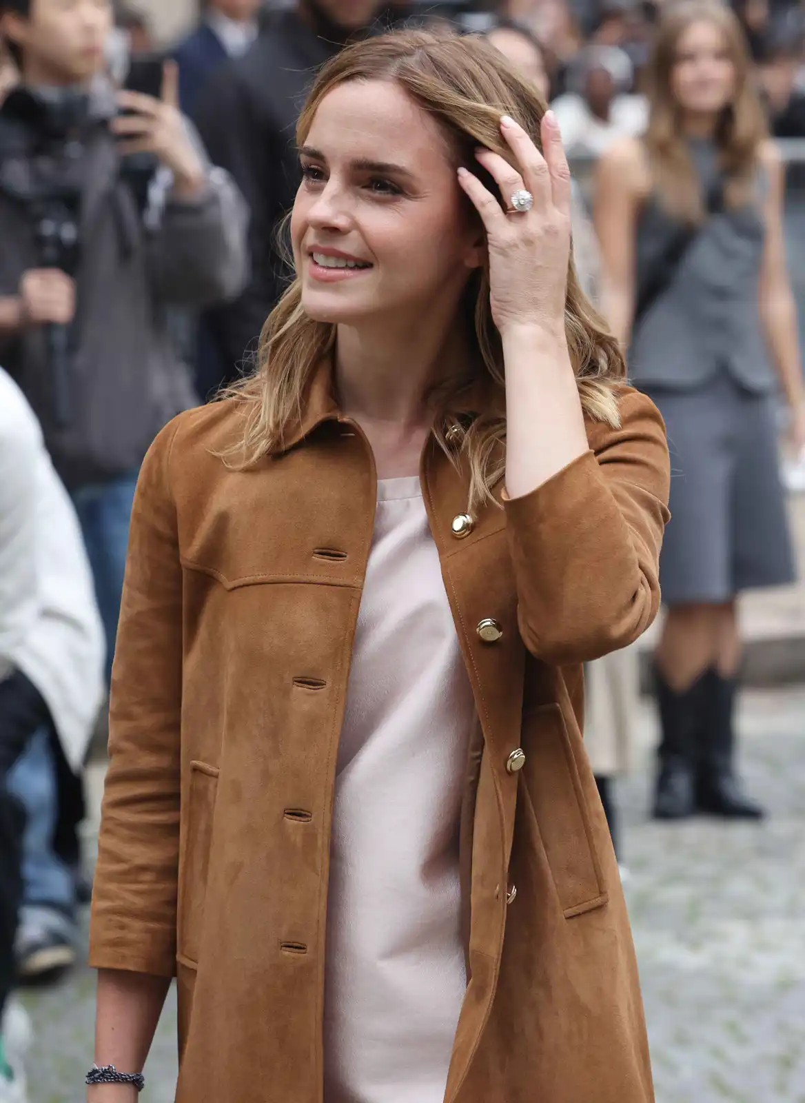 إيما واتسون تكشف سر الخاتم الألماسي الذي حير جمهورها