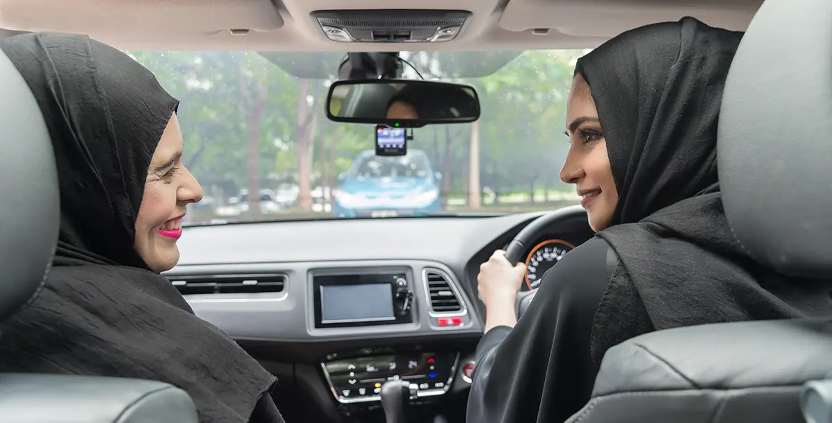 قيادة المرأة السعودية للسيارة.. هل تطيح بسائق العائلة؟