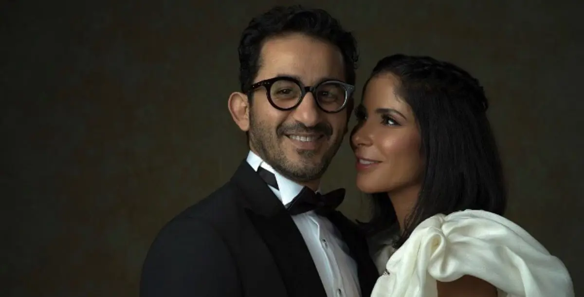 فيديو نادر من زفاف منى زكي وأحمد حلمي.. والأخير يؤدي لها أغنية من تأليفه