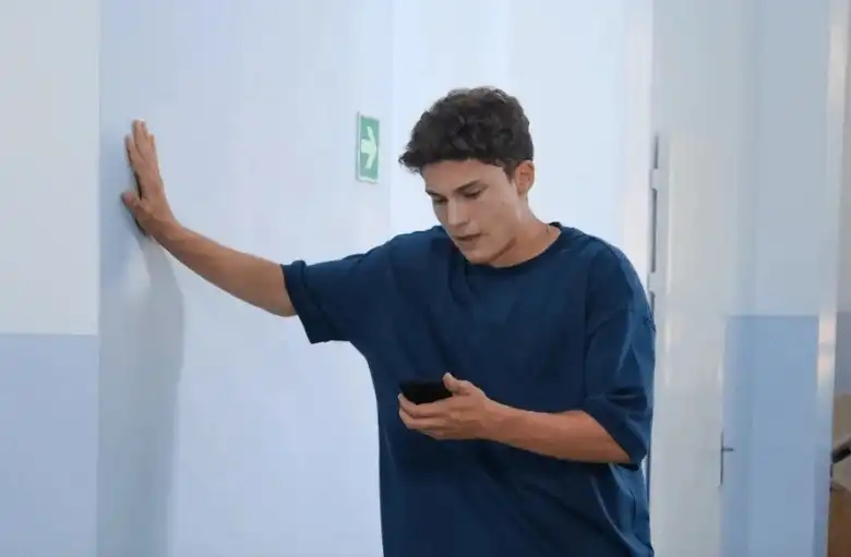 مسلسل ما زلت في السابعة عشر الحلقة 15