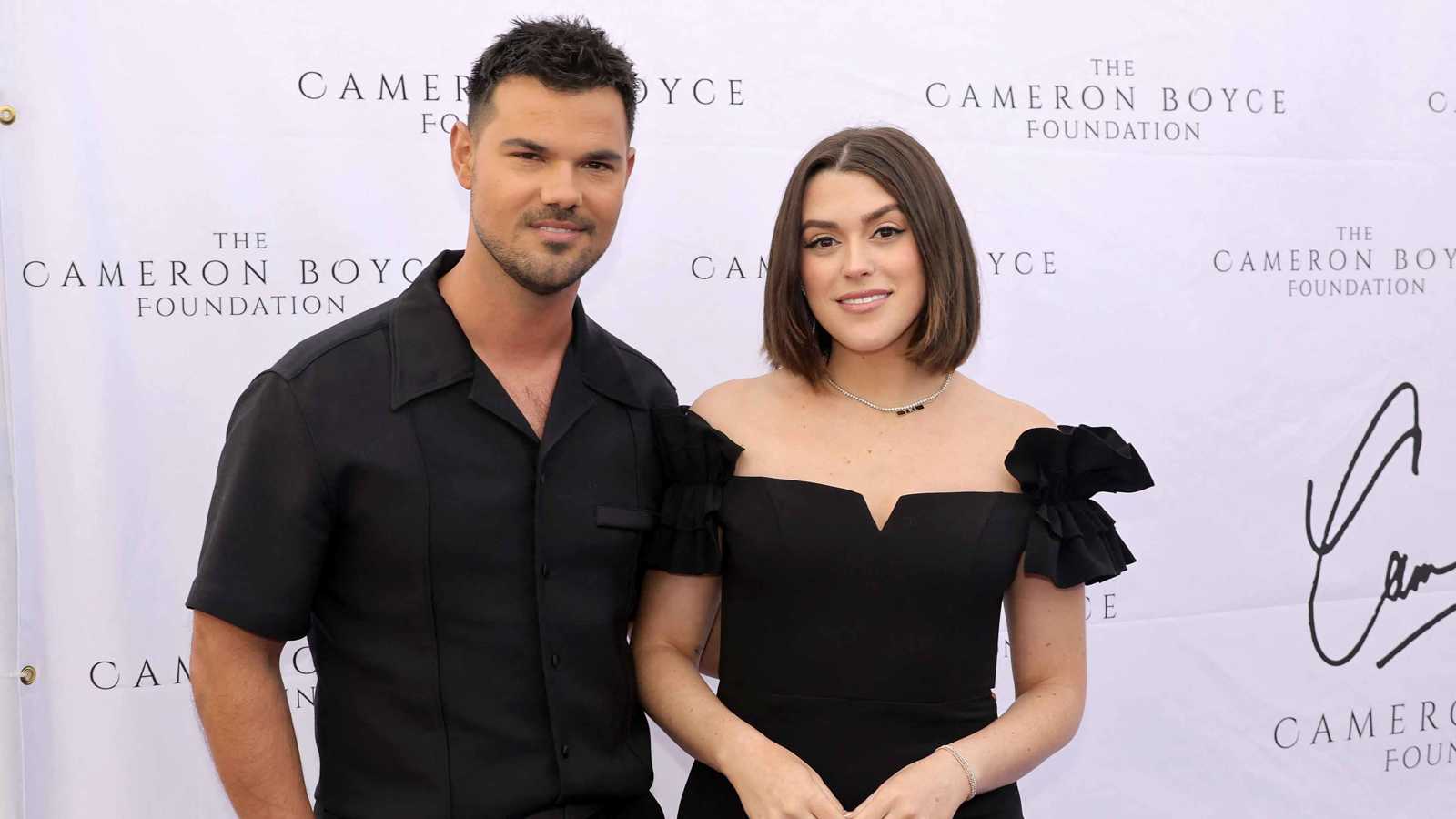 نجم Twilight تايلور لوتنر وزوجته ينتظران مولودهما الأول