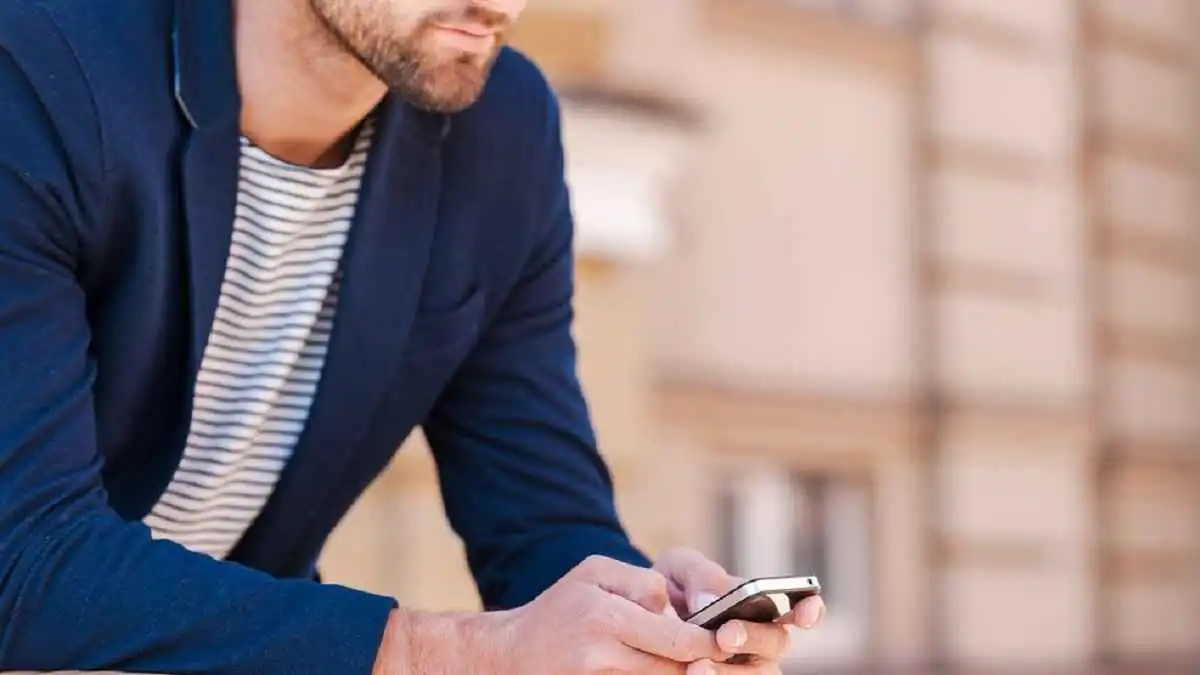التحذيرات من مخاطر وسائل التواصل الاجتماعي تقلل استخدامها بين الشباب