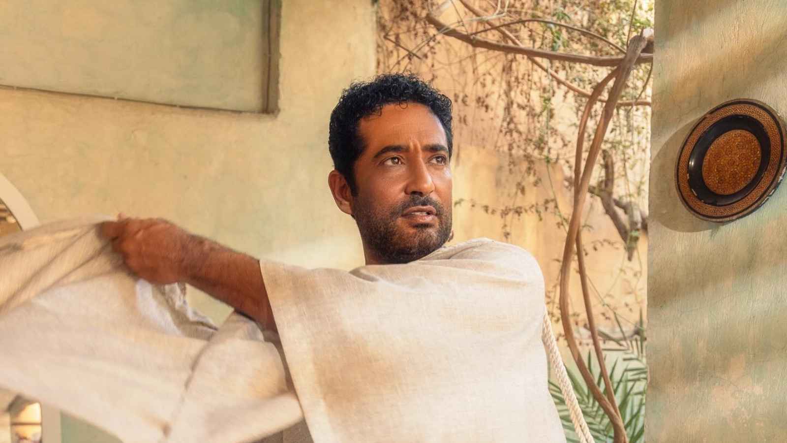 عمرو سعد يعود إلى السينما بفيلم مترجم لـ 12 لغة.. وينشر كواليسه