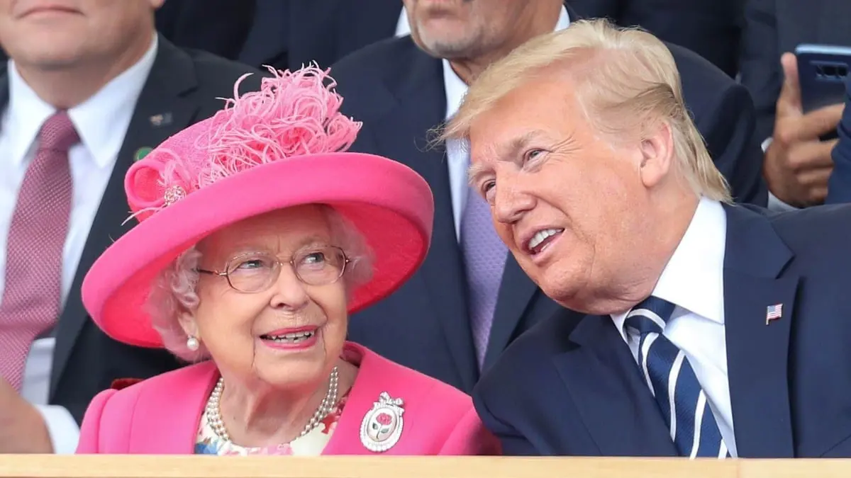 الملكة إليزابيث ترى أن ترامب "تصرف بشكل لائق" خلال لقائهما