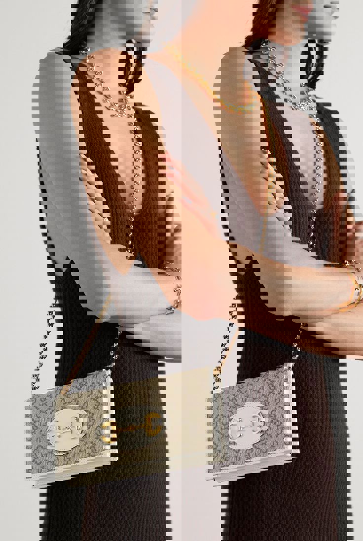 6b9fdaff-b5b5-4766-8afa-946118bb36cd