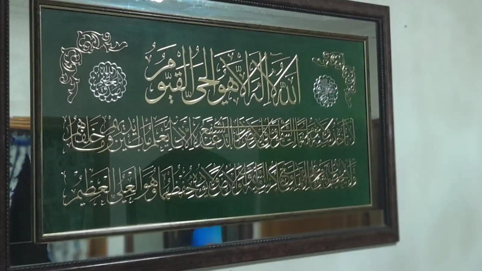 فن الخط العربي واللوحات القرآنية لمسة فخامة بالمنزل
