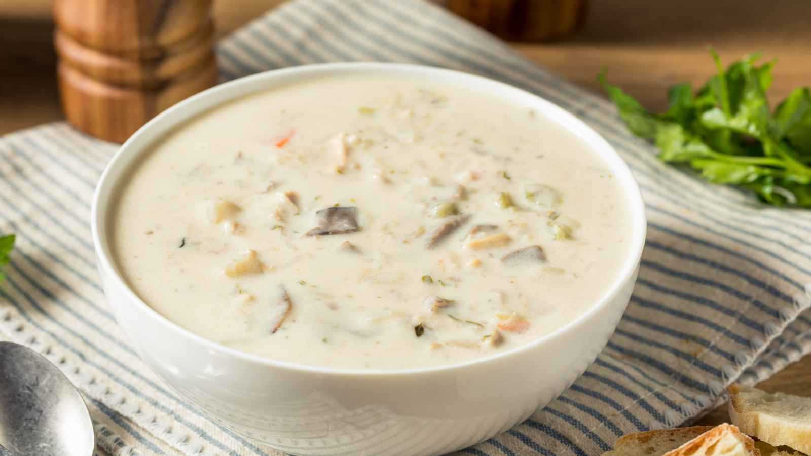 وصفة حساء الأرز البري مع الفطر والدجاج