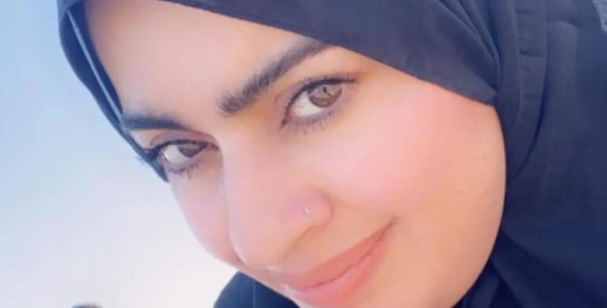 أميرة الناصر تخلع الحجاب وتعلق: كان ظالمني