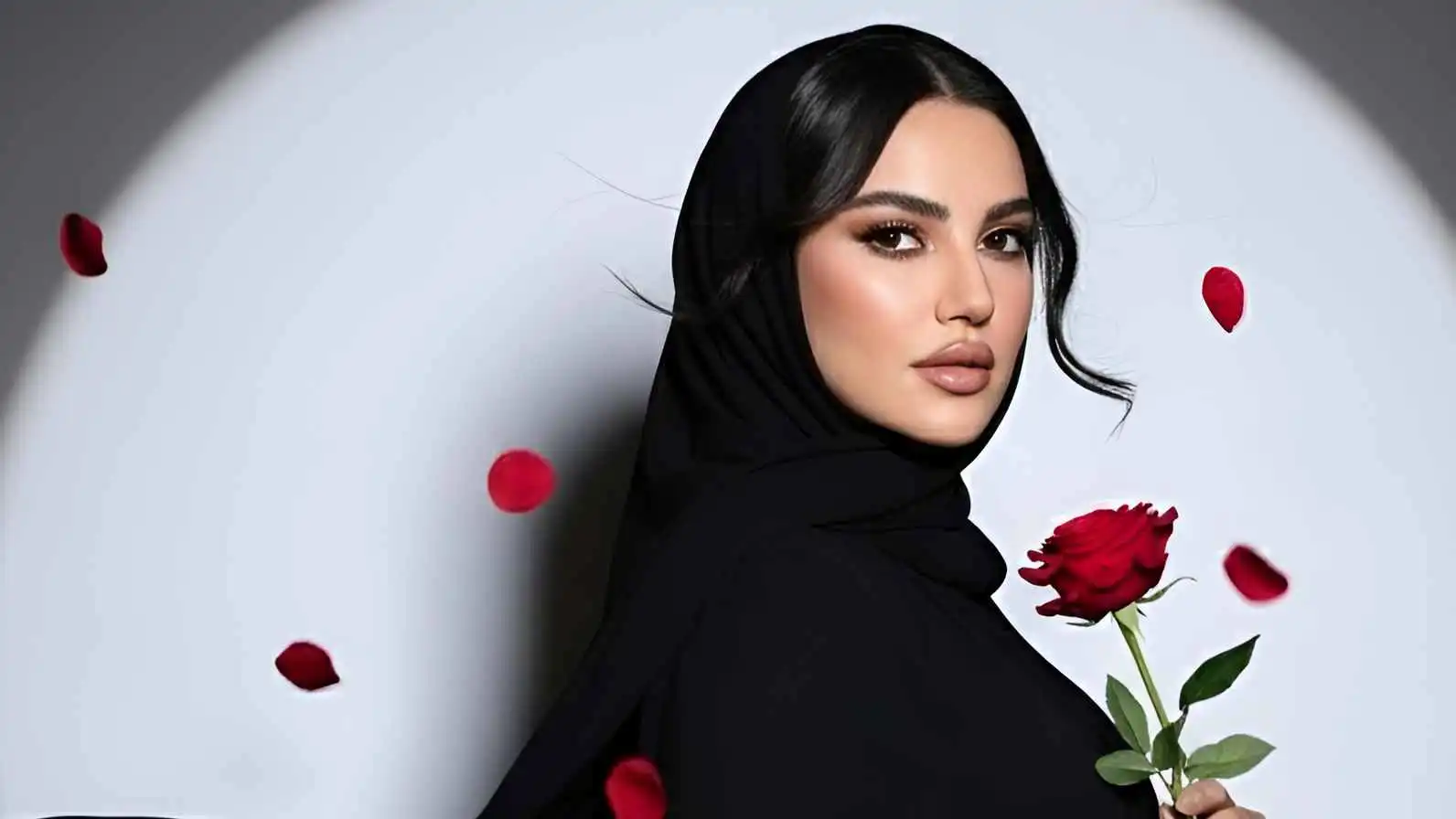 درة تحتفل بعيد ميلاد زوجها في أجواء رومانسية (فيديو)