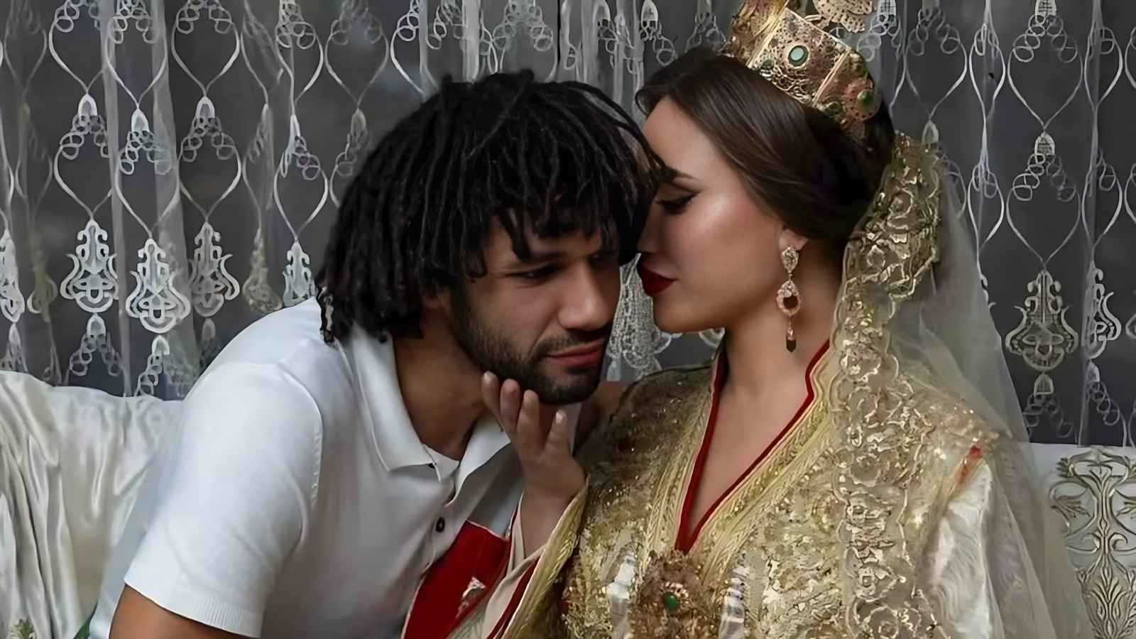 محمد النني يلغي متابعة زوجته المغربية والأخيرة تحذف صورهما