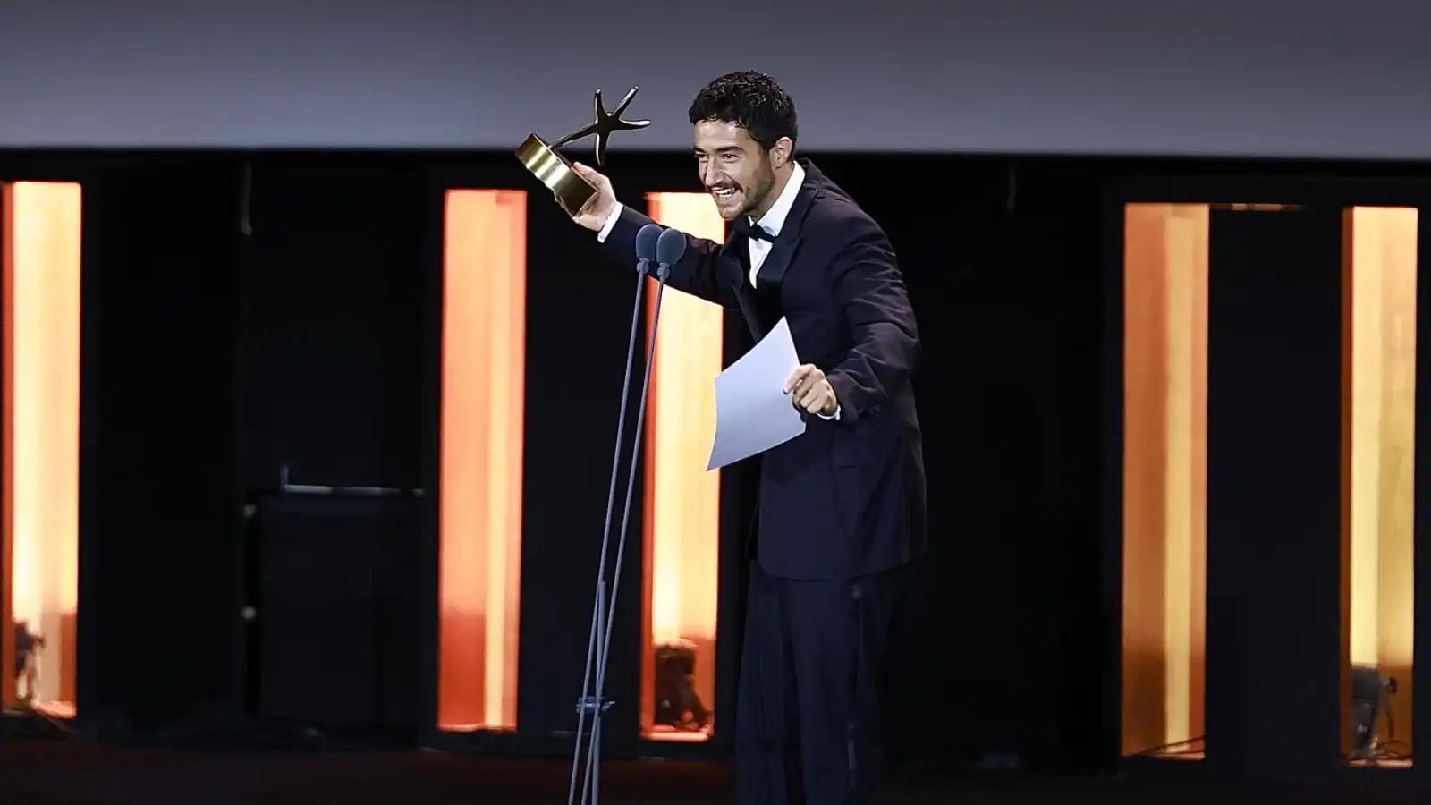 كيف علق أحمد مالك على فوزه بجائزة أفضل ممثل في مهرجان الجونة؟