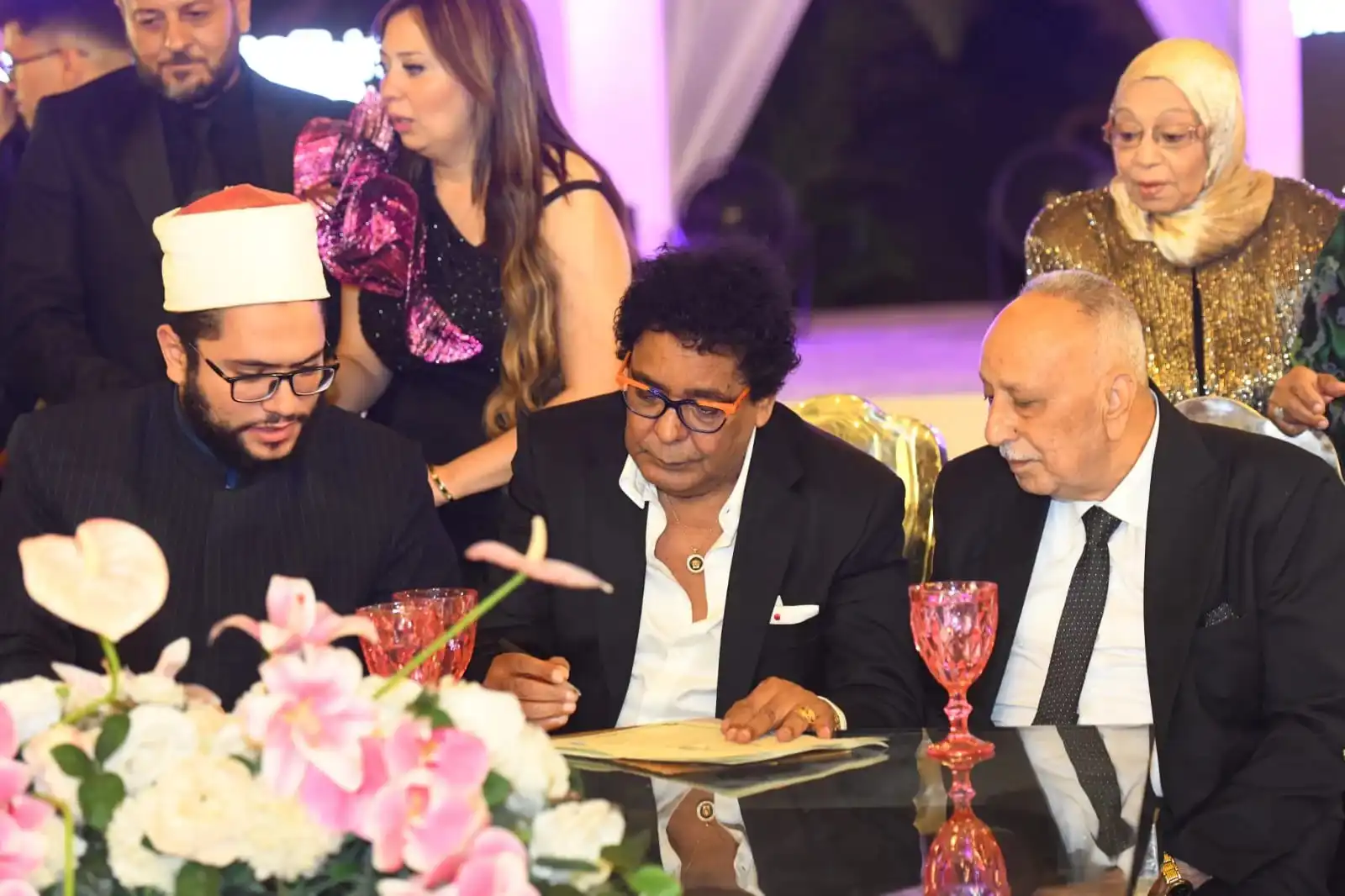 محمد منير يحتفل بزفاف ابنة شقيقته (صور)