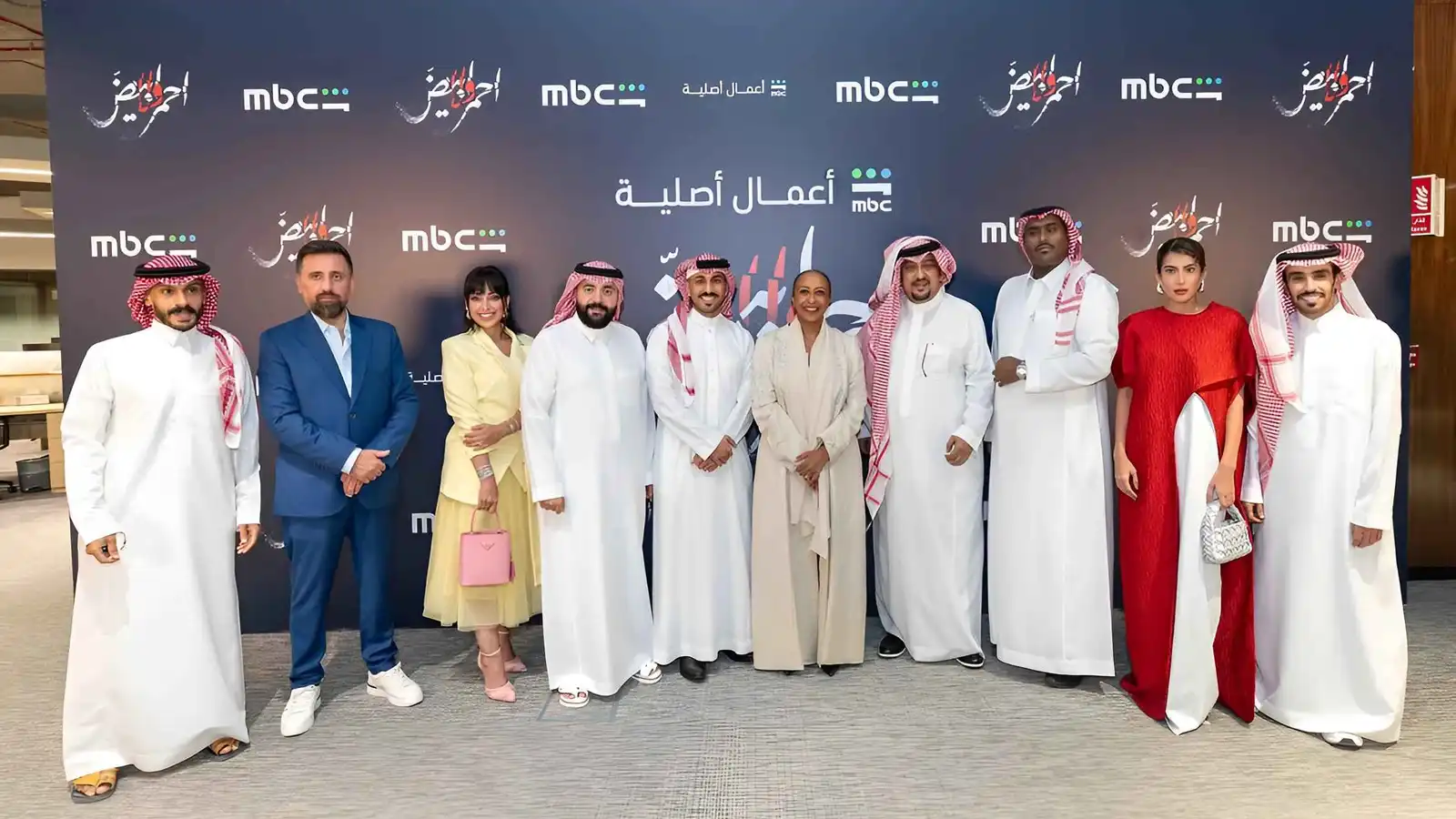نجوم مسلسل "أحمر ولا أبيض" يحتفون بإطلاقه في الرياض