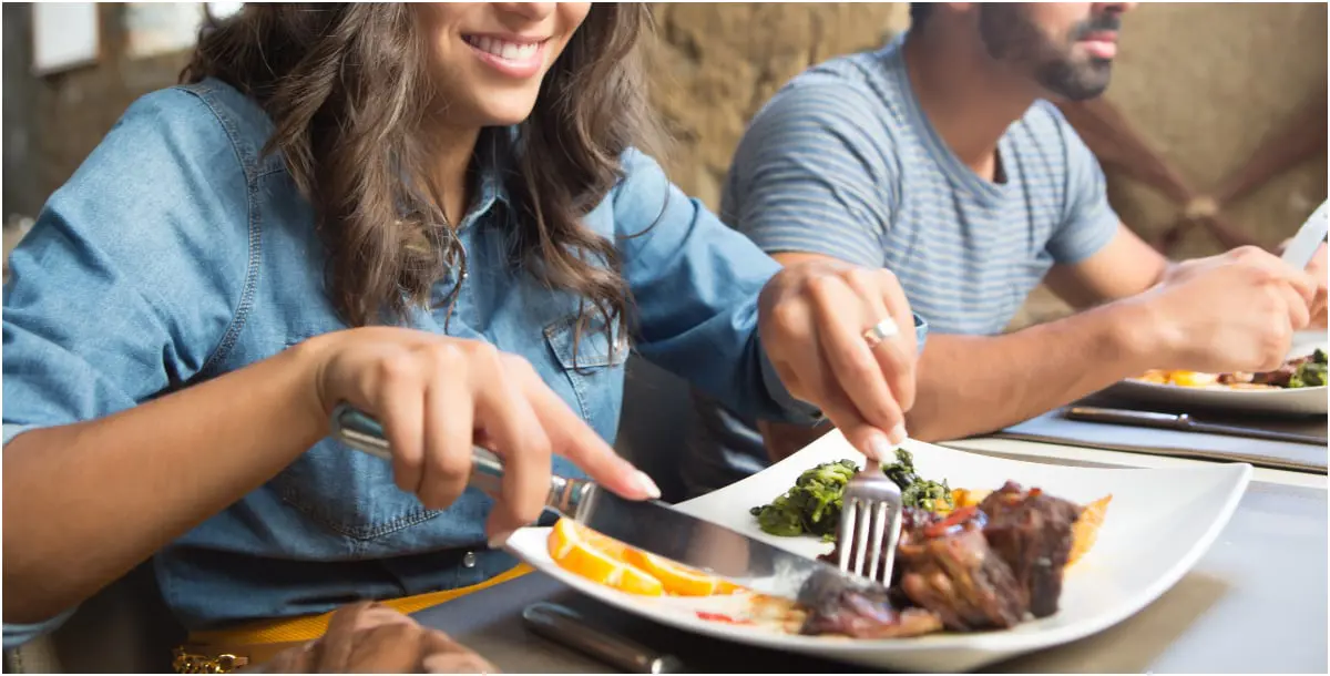 كيف تختارينَ نوعية الأكلات الصحية في المطاعم؟