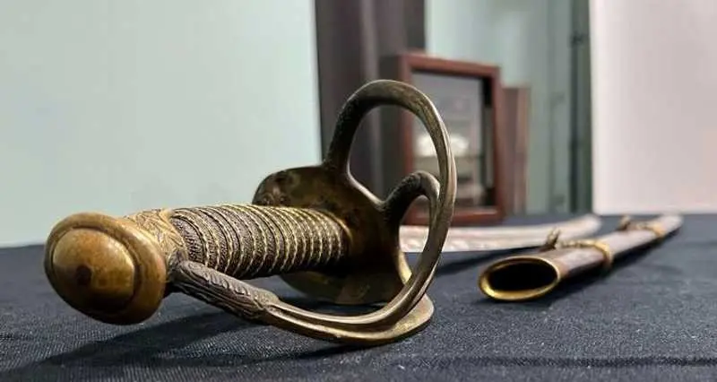 سيف العم بيلي