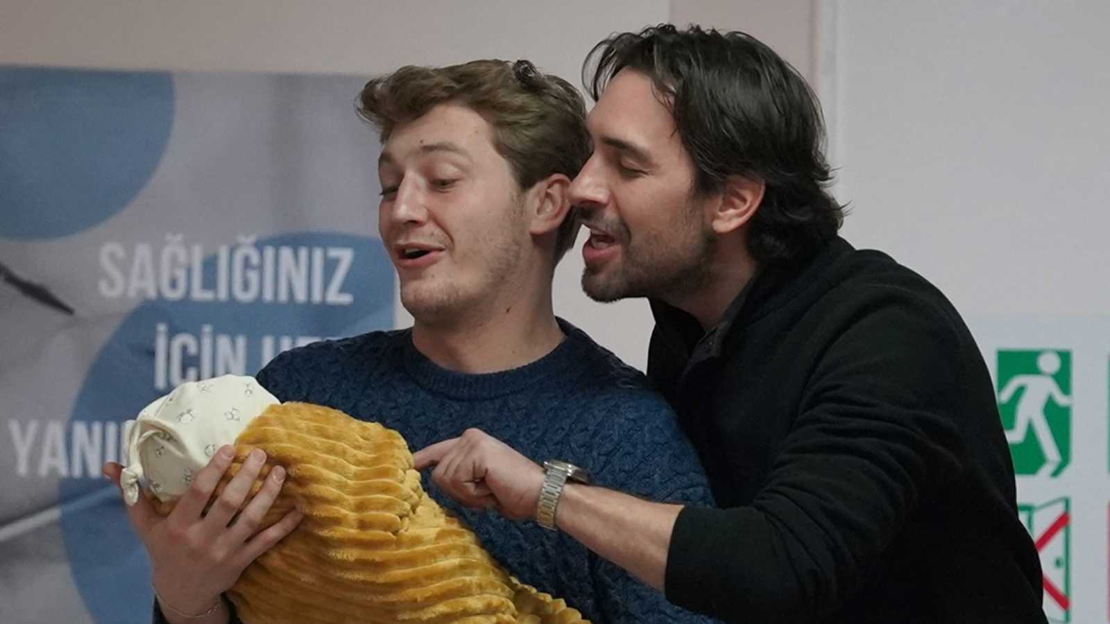 طلاق "إسمي" في الحلقة 23 من مسلسل "هذا البحر سوف يفيض" 