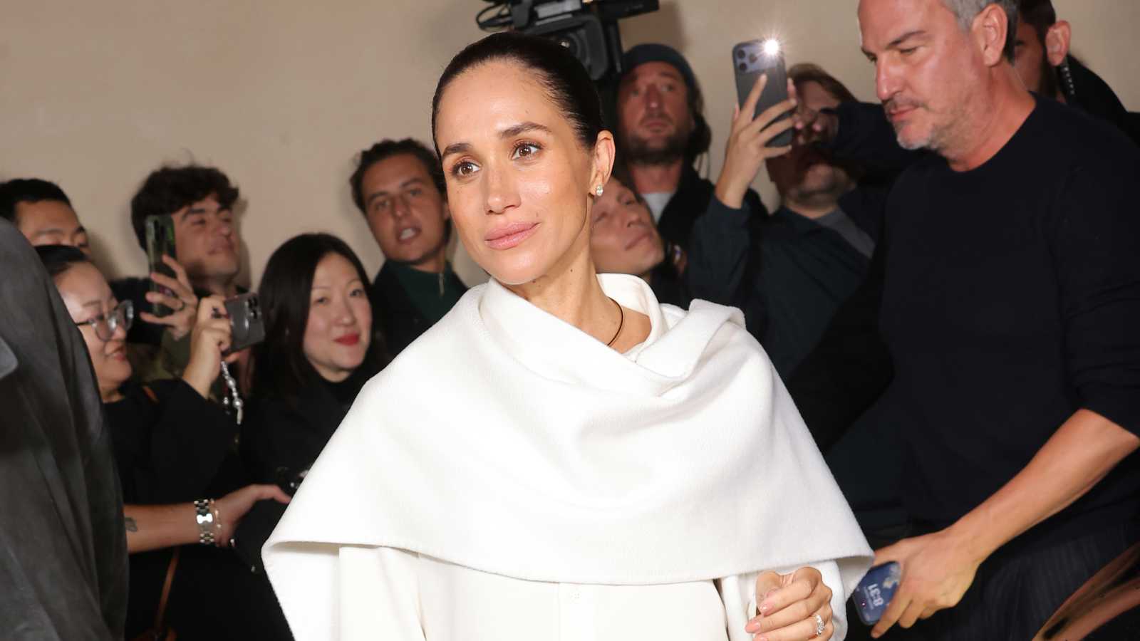 ميغان ماركل مفاجأة عرض Balenciaga في باريس