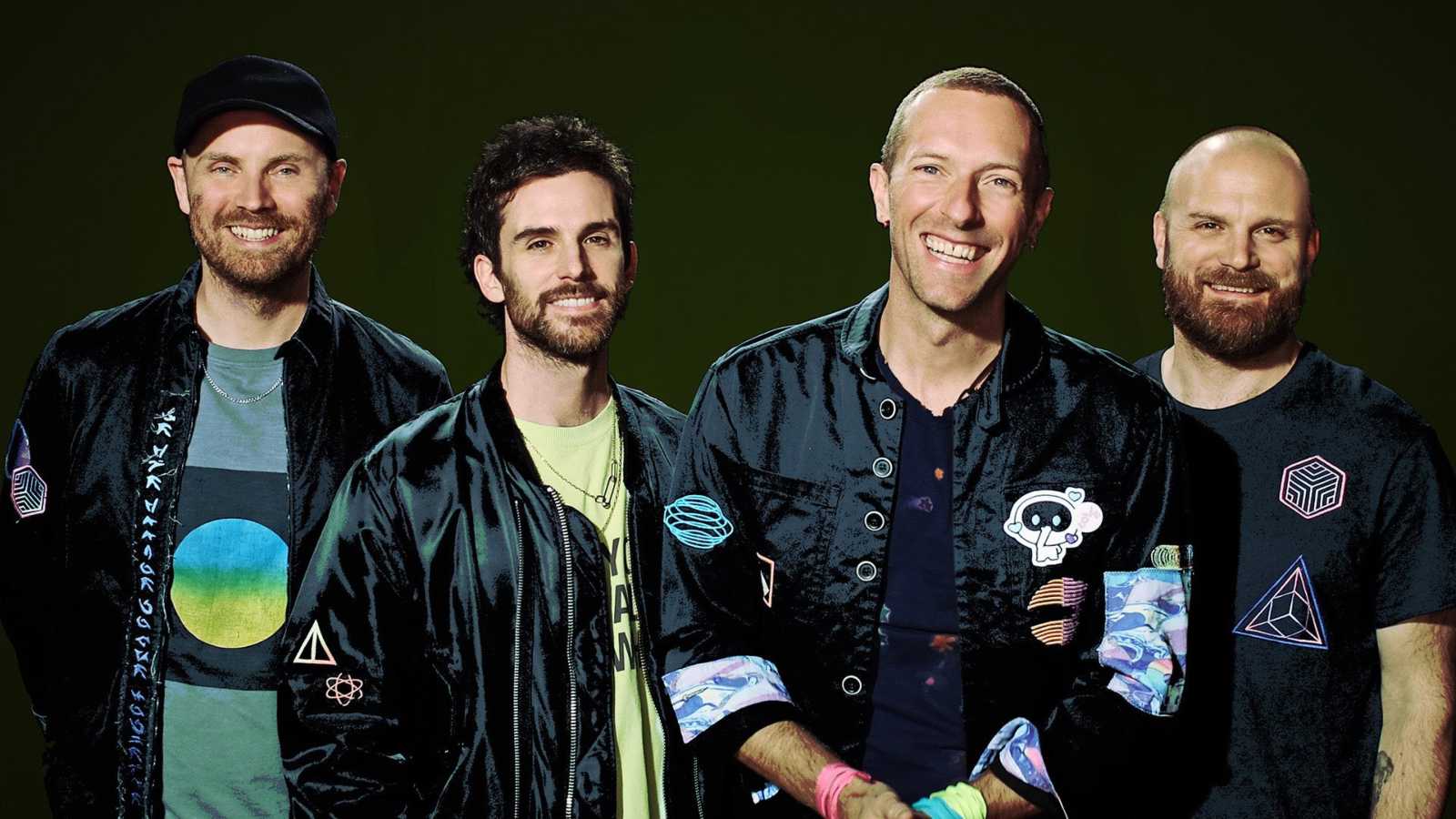 ما حقيقة تفكك فرقة Coldplay واتجاه كريس مارتن للتمثيل؟