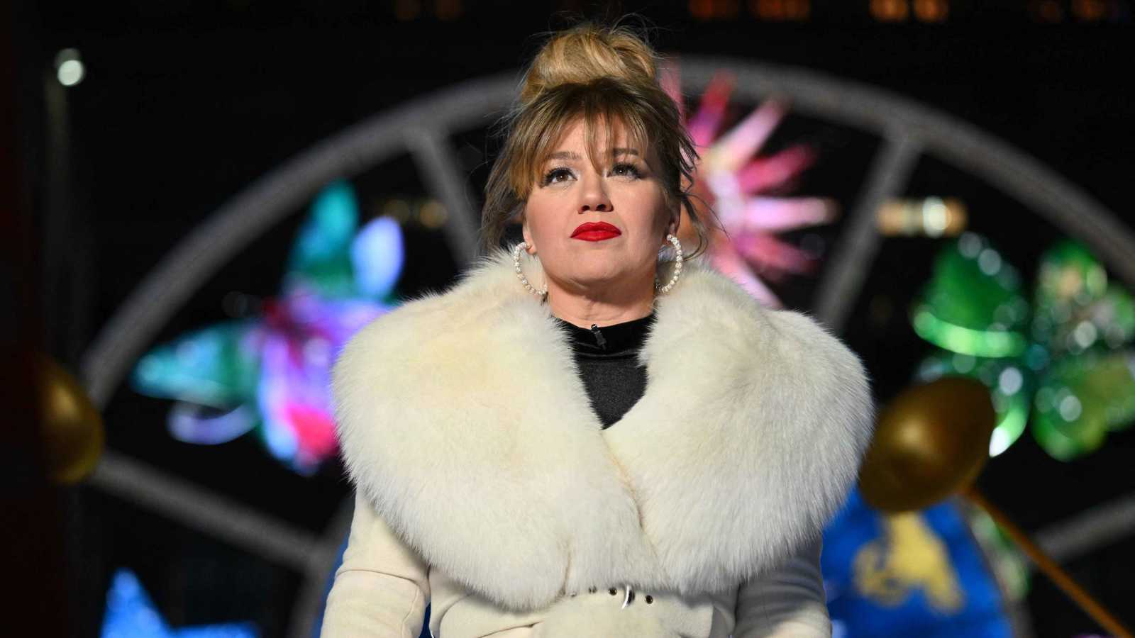 كيلي كلاركسون تودع برنامجها The Kelly Clarkson Show
