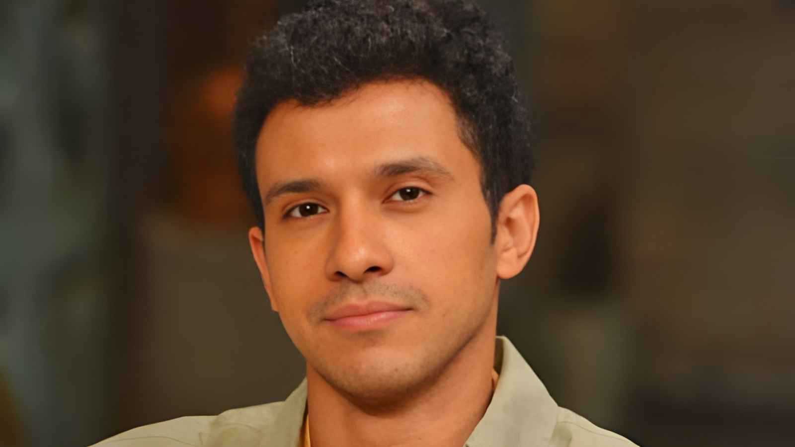 أعلنت إدارة مهرجان الإسكندرية للفيلم القصير منح جائزة "هيباتيا الذهبية للإبداع" في دورتها الثانية عشرة لكل من الفنان الشاب عصام عمر والمخرج الفلسطيني أحمد الدنف.. تابعي التفاصيل 