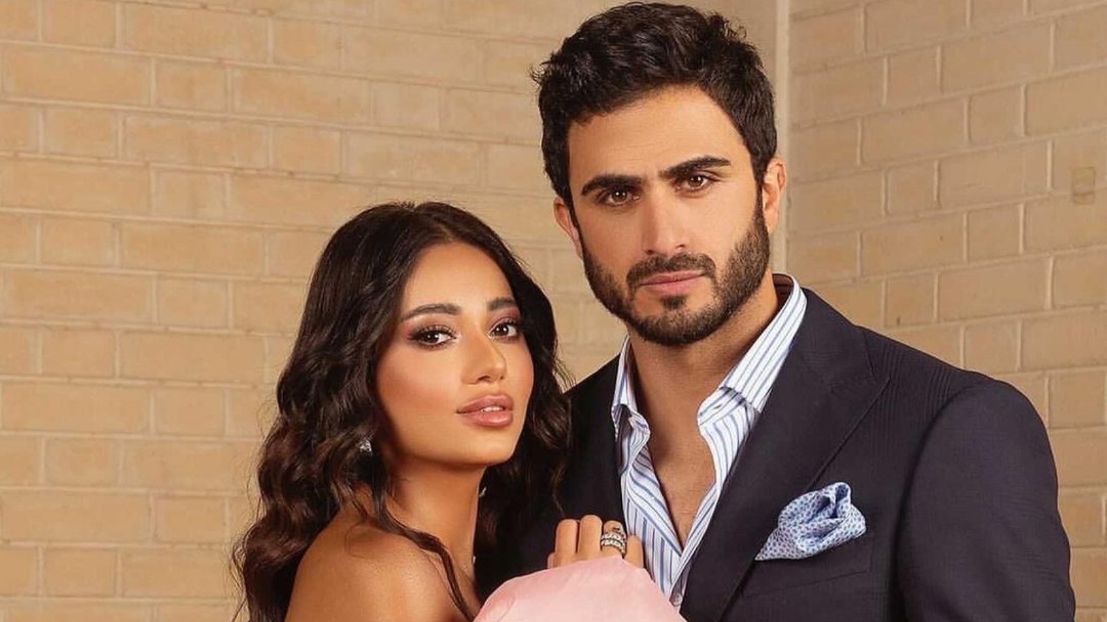 ألكسندر علوم رفقة زوجته رحمة رياض