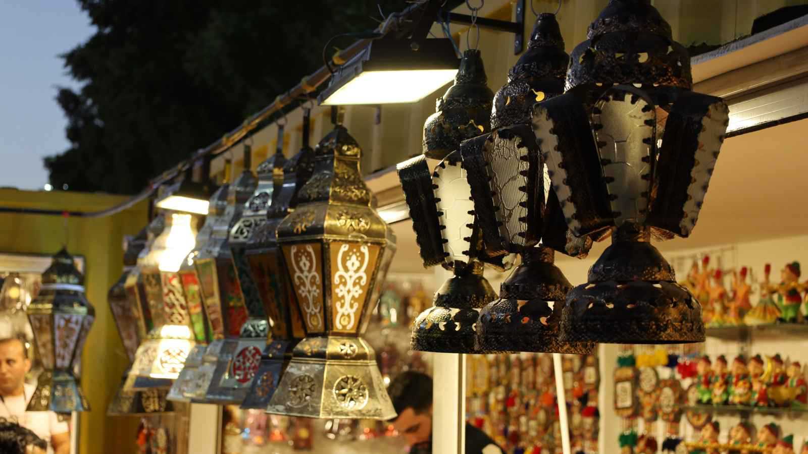 سحر الأسواق القديمة في رمضان وتوثيق أجمل المظاهر التراثية