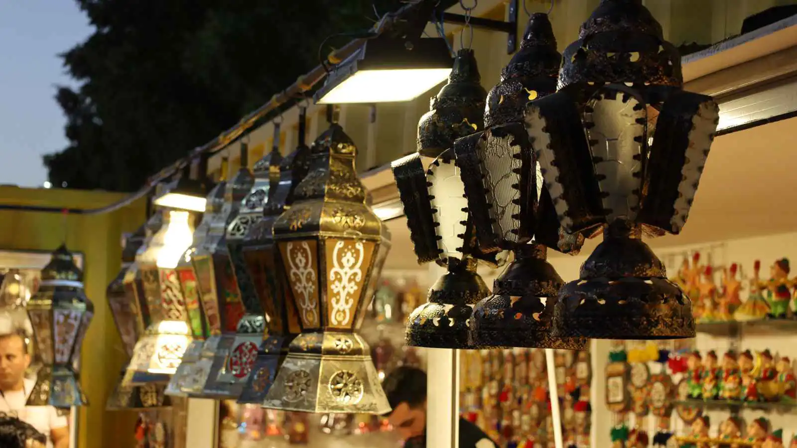 سحر الأسواق القديمة في رمضان وتوثيق أجمل المظاهر التراثية