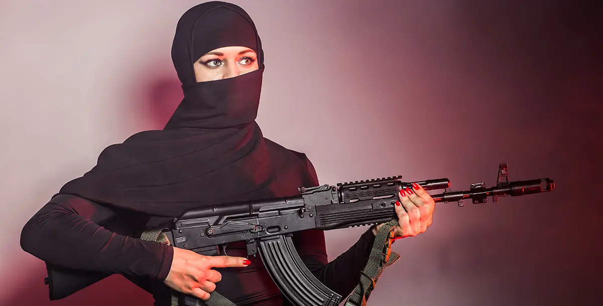 رواد مواقع التواصل يسخرون من النساء المجندات في السعودية!