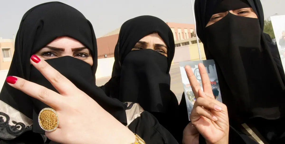 المرأة السّعوديّة تنافس الرّجل في سوق الهواتف الجوالة!