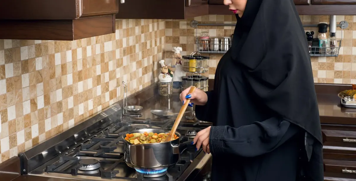 طاهية سعودية تضيف نكهات جديدة للأكلات التقليدية في إفطار رمضان