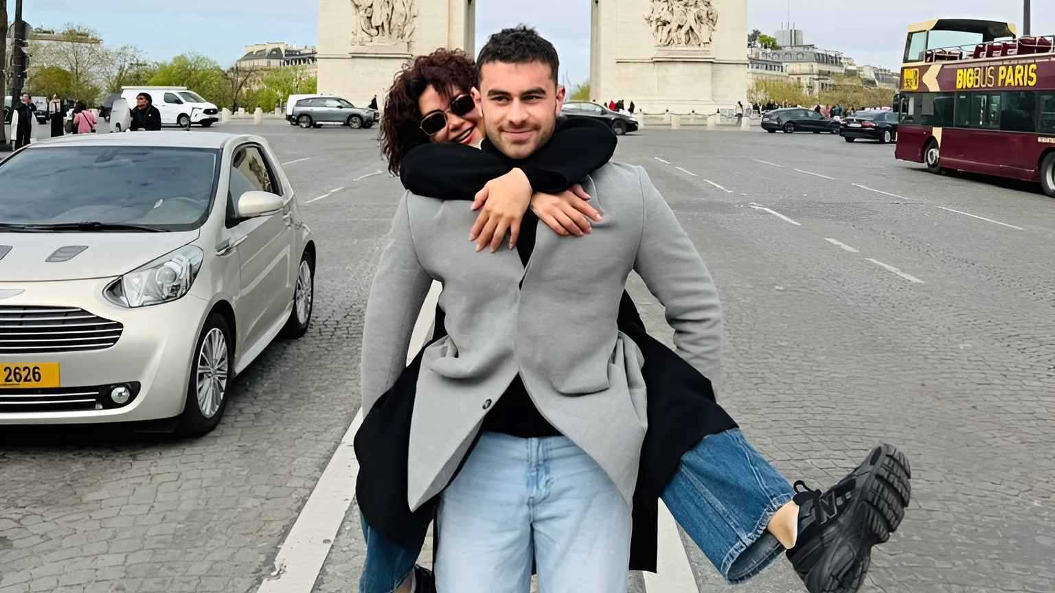 كاريس بشار توثّق لحظات خاصة مع نجلها مجد في باريس