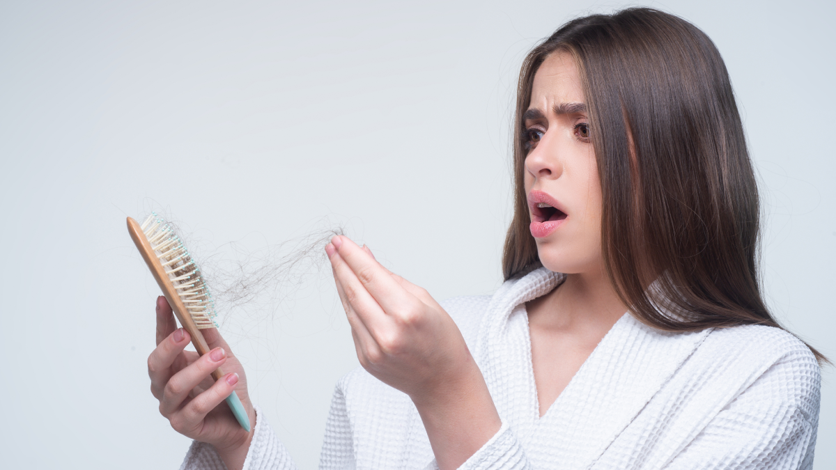 6 أسباب غير عادية لتساقط شعرك