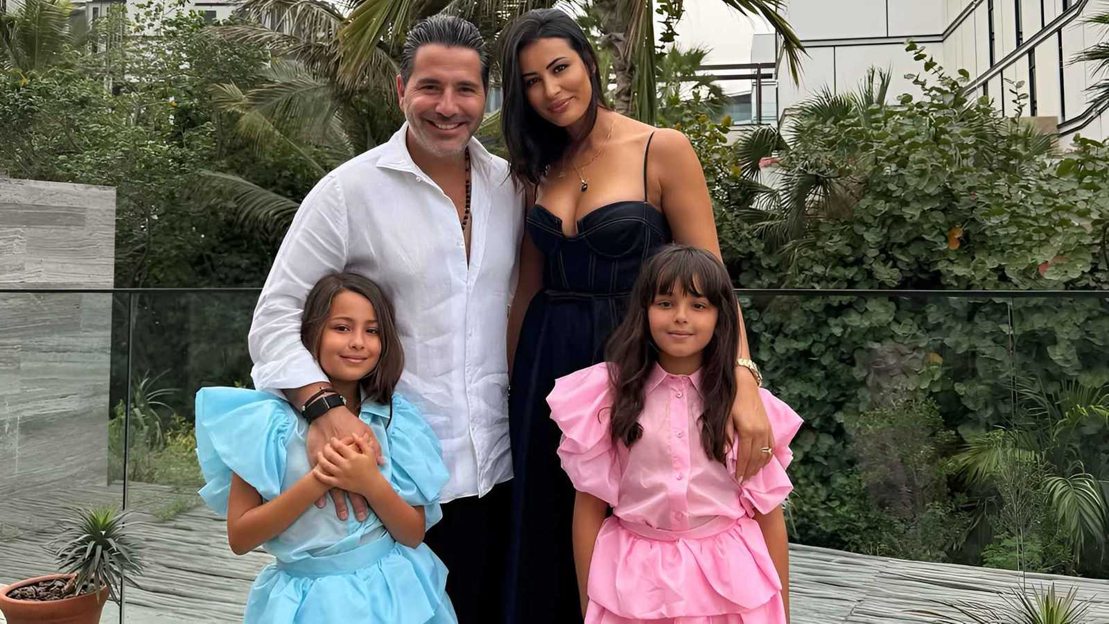 لحظة عفوية تجمع الشيخ محمد بن راشد وابنة وسام بريدي