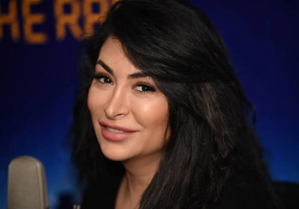 الفنانة السورية ديمة بياعة من لقاء إذاعي