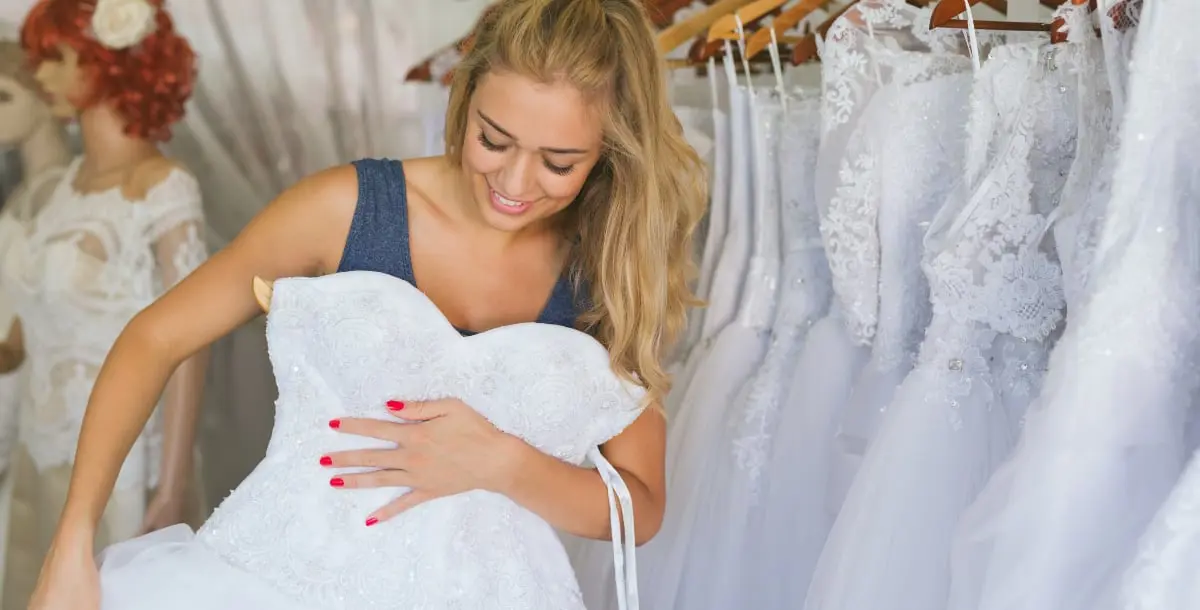 برجك يساعدك في اختيار فستان زفافك!