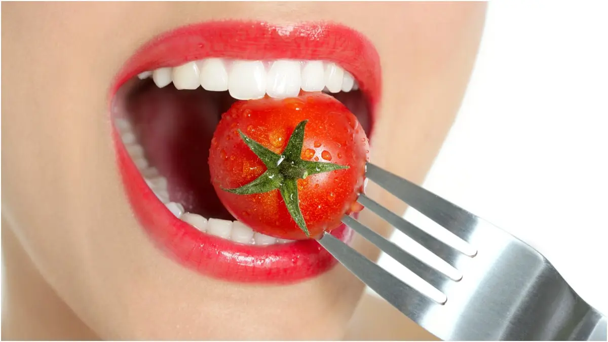 منها غسول الفم والطماطم.. 9 أسباب لتلف الأسنان