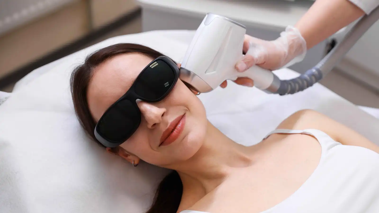 أفضل طرق إزالة شعر الوجه ومميزات كل منها