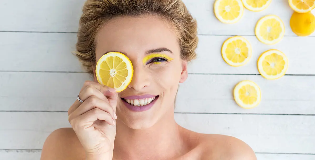 5 فوائد مذهلة يمنحها الليمون لجمالك.. اكتشفيها!