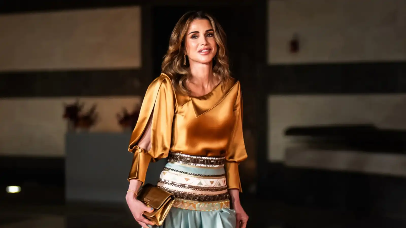 أناقة الملكة رانيا في عيد ميلادها... حضور ملكي بأسلوب متجدد