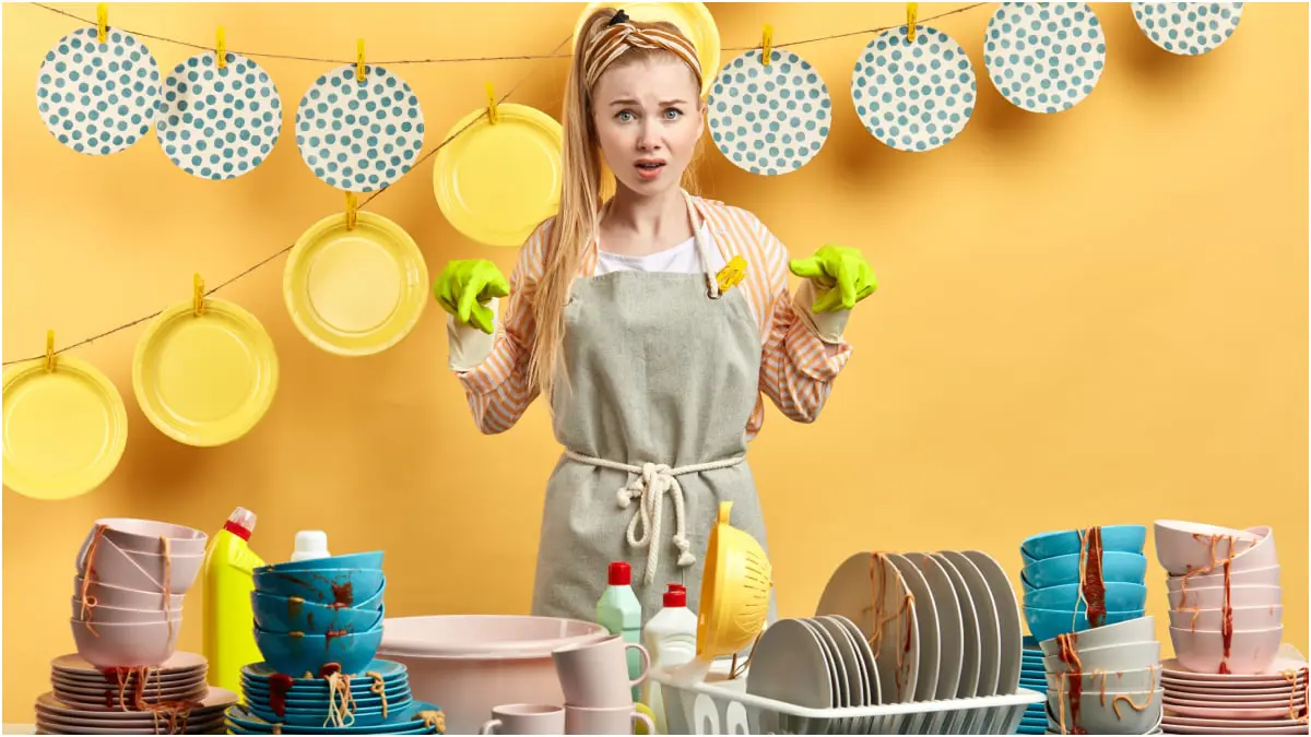 كيف يحمي غسل الأطباق يدويا صحة أطفالك؟