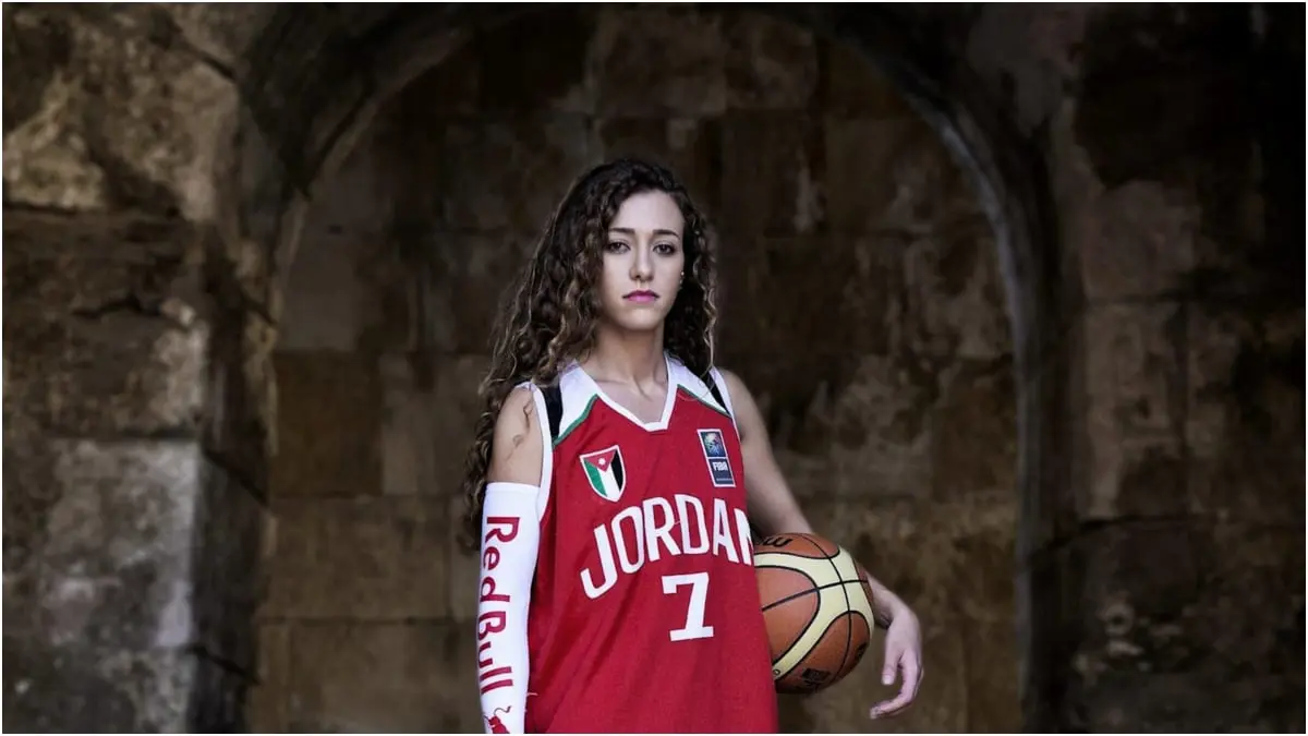 اللاعبة روبي حبش تعلق بغضب بعد منع ظهورها في التلفزيون الأردني بسبب بنطالها