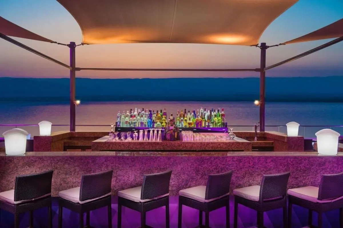 فندق ومنتجع هيلتون البحر الميت في الأردن الوجهة الأفضل للاسترخاء والاستمتاع بأجواء الصيف