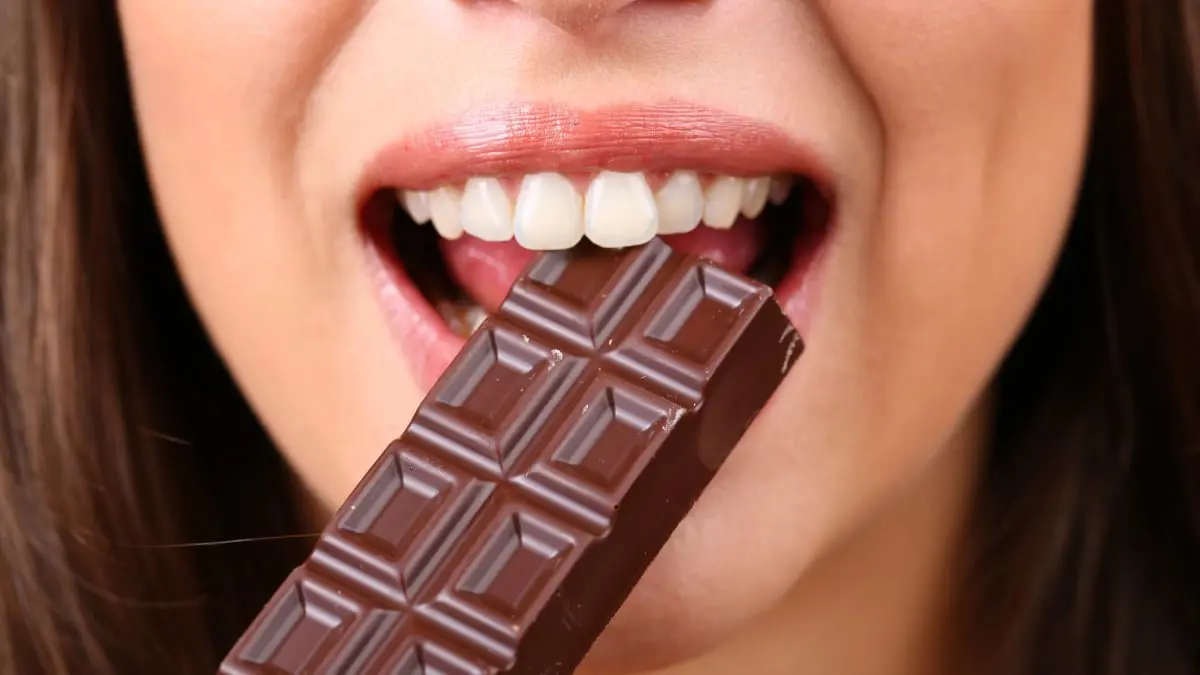 يعد تذوق الشوكولاته من التجارب المميزة التي تثير حاسة التذوق لدينا، إذ تأخذنا في رحلة ثرية نتحسس فيها المرارة 