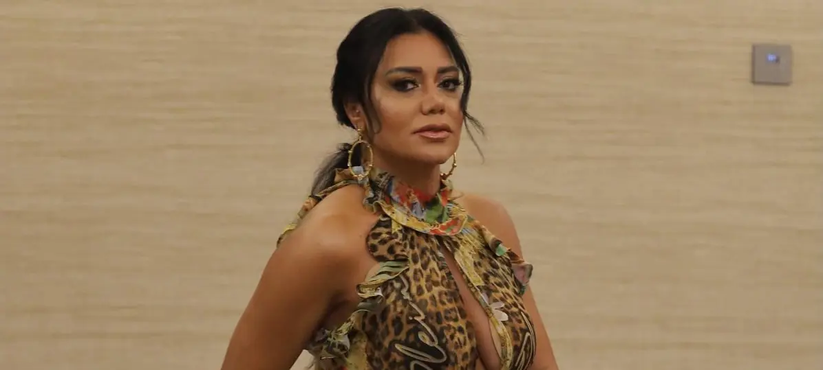 كم بلغ سعر فستان رانيا يوسف بعرض أزياء مايكل سينكو؟