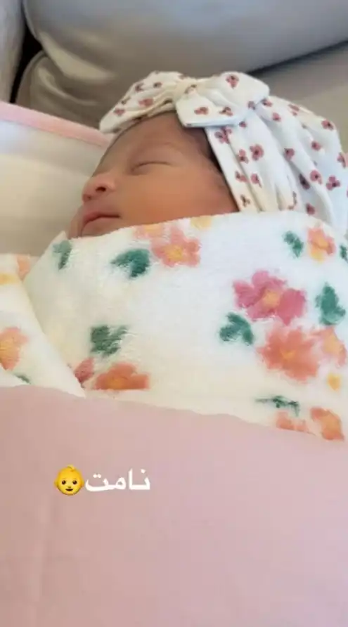 أحلام الشامسي تتكفل بتربية طفلة طباخها