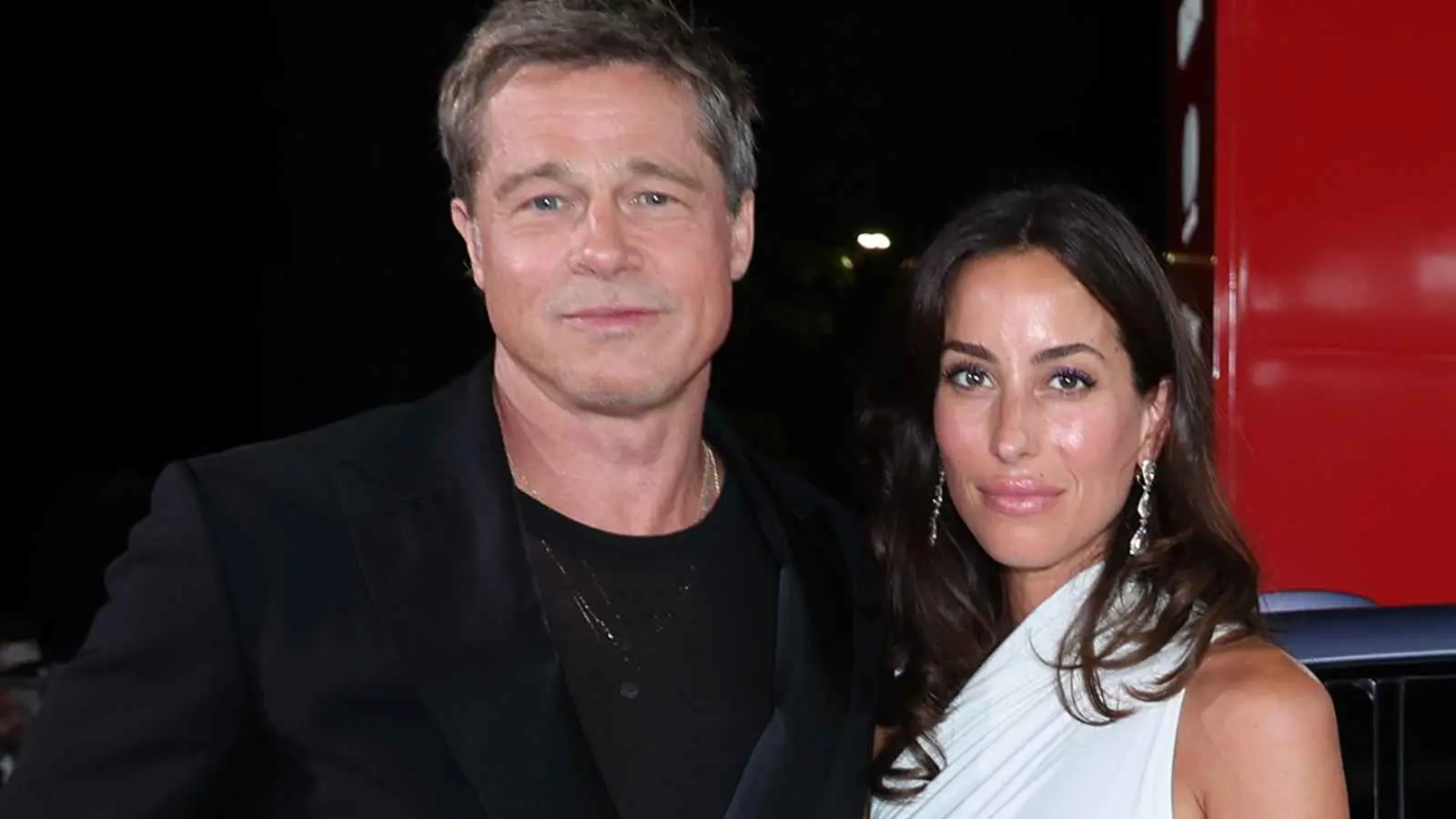 براد بيت وإينيس دي رامون ينتقلان معا.. وهذه تفاصيل حياتهما الجديدة