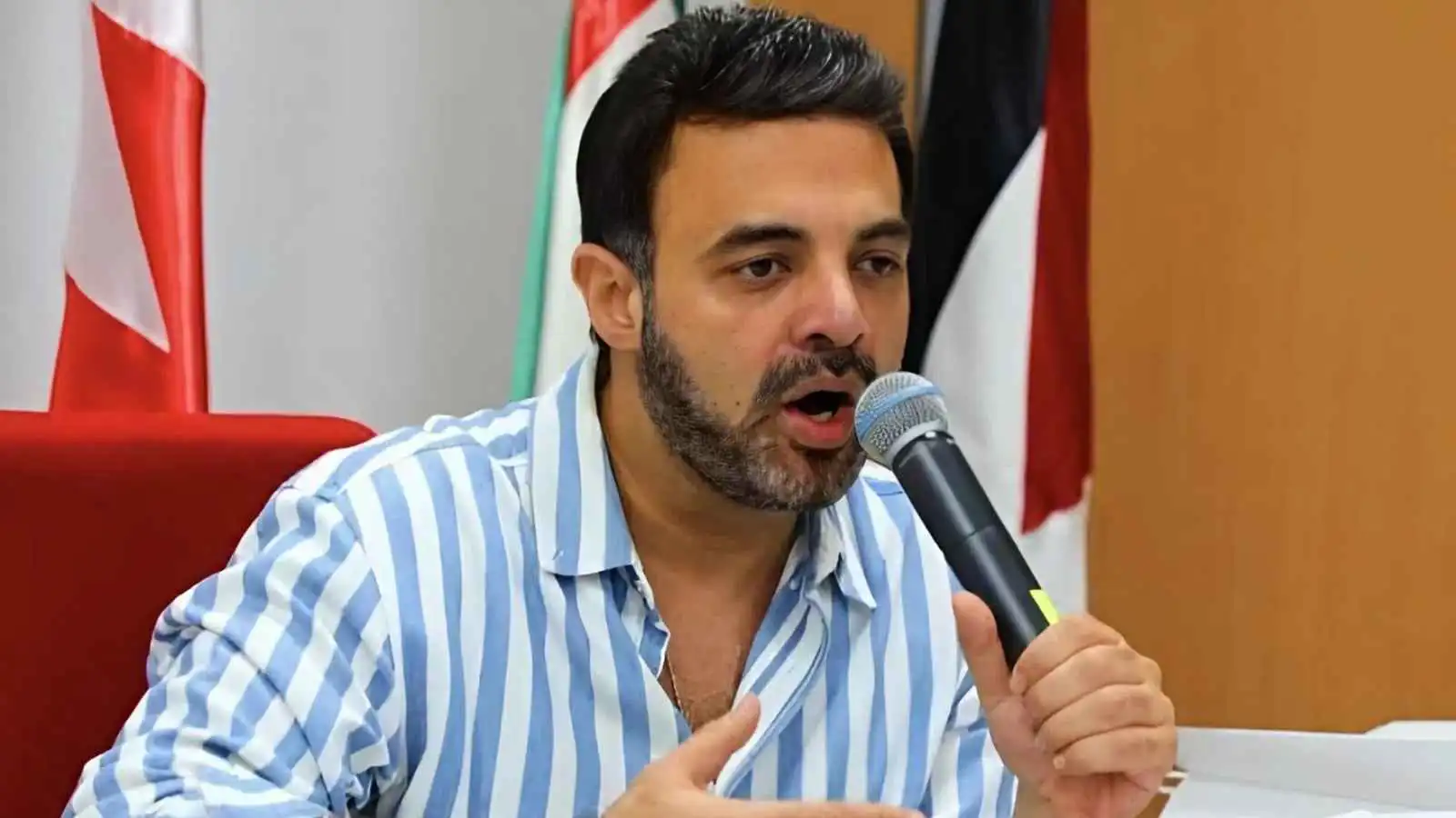 عمرو محمود ياسين يطلق صرخة قوية.. وياسمين عبد العزيز تؤيده
